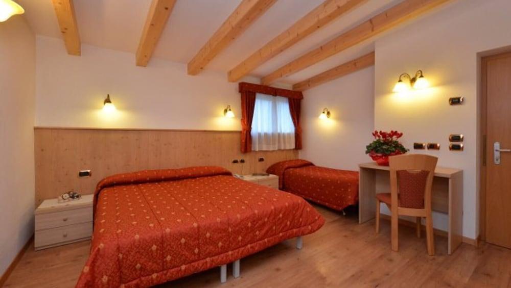 Hotel Zirmes Moena Kültér fotó