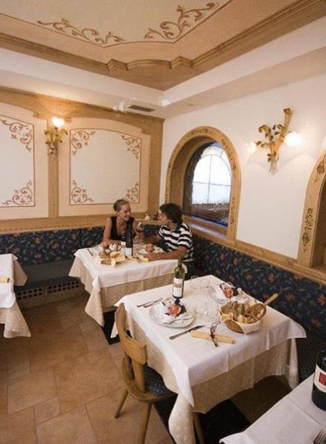 Hotel Zirmes Moena Kültér fotó