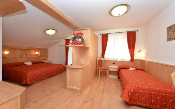 Hotel Zirmes Moena Kültér fotó