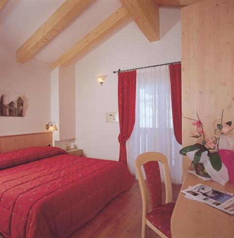 Hotel Zirmes Moena Kültér fotó