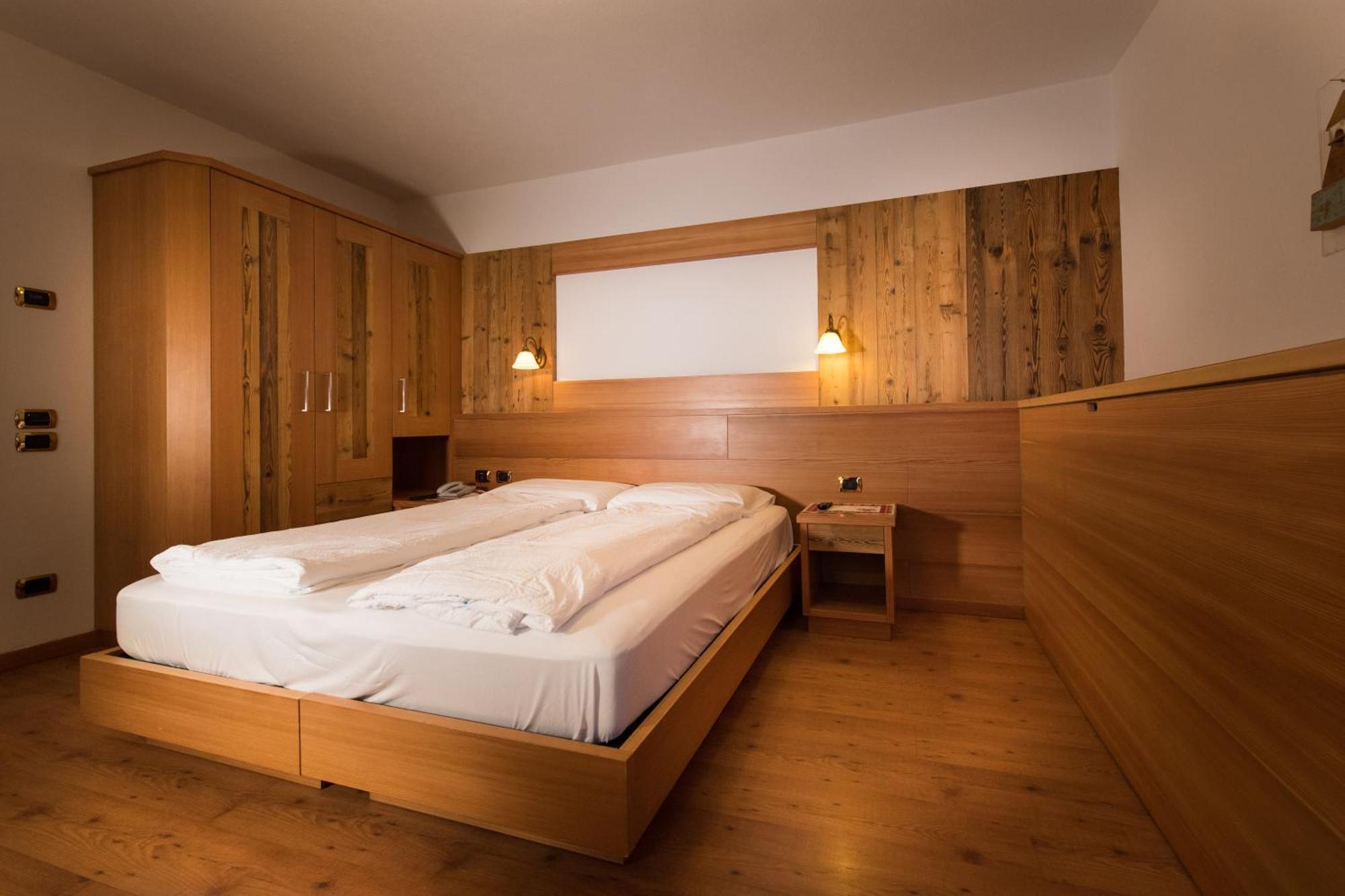 Hotel Zirmes Moena Kültér fotó