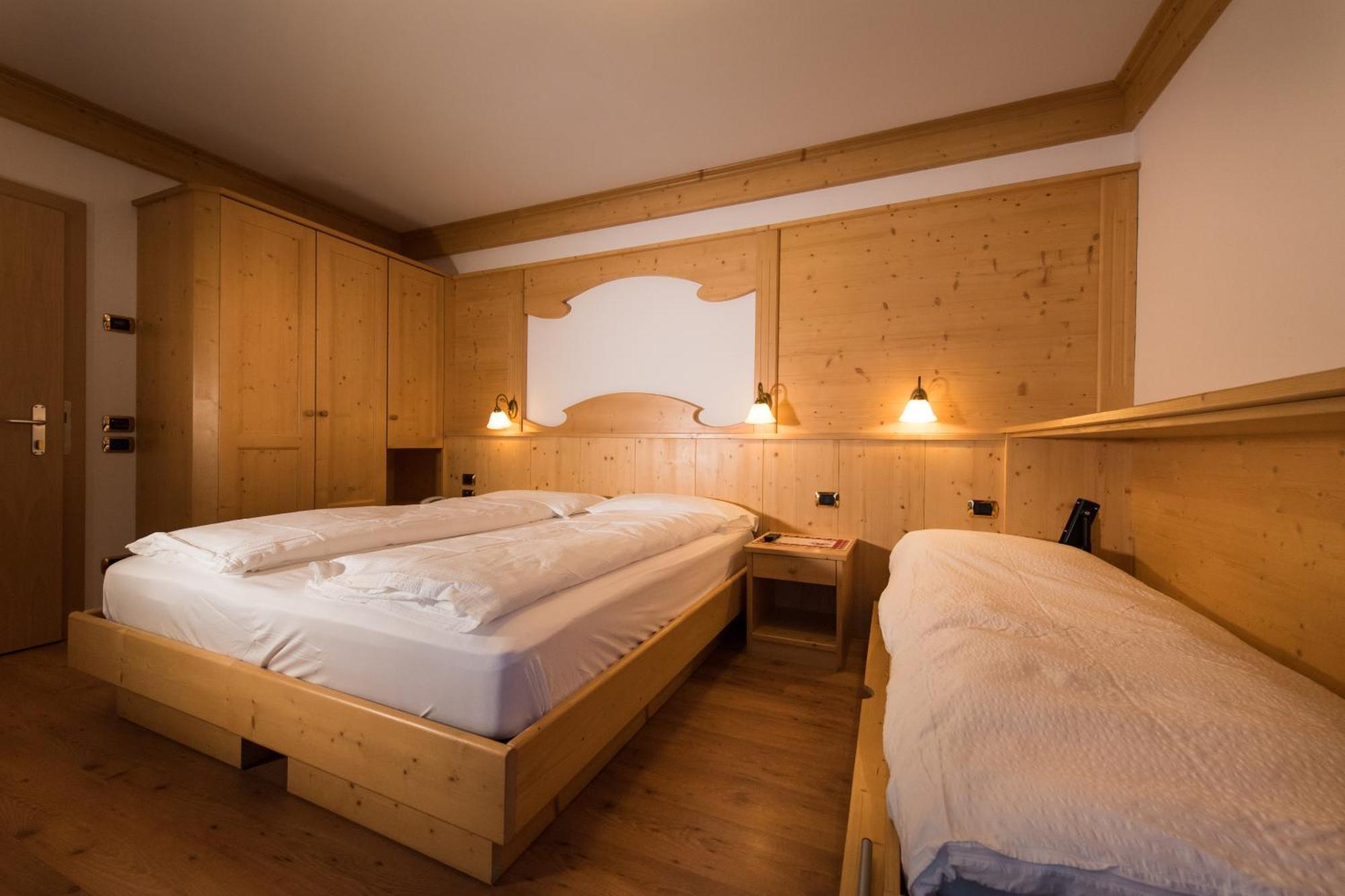 Hotel Zirmes Moena Kültér fotó