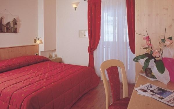 Hotel Zirmes Moena Kültér fotó