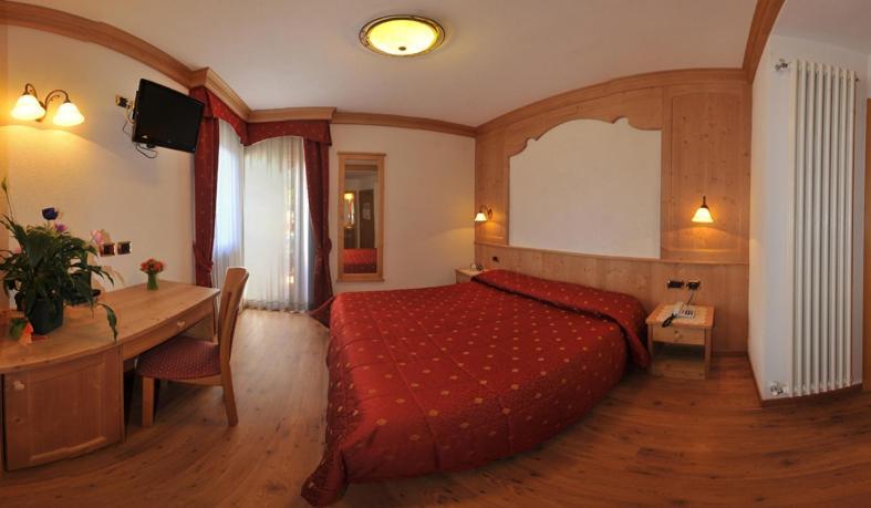 Hotel Zirmes Moena Szoba fotó