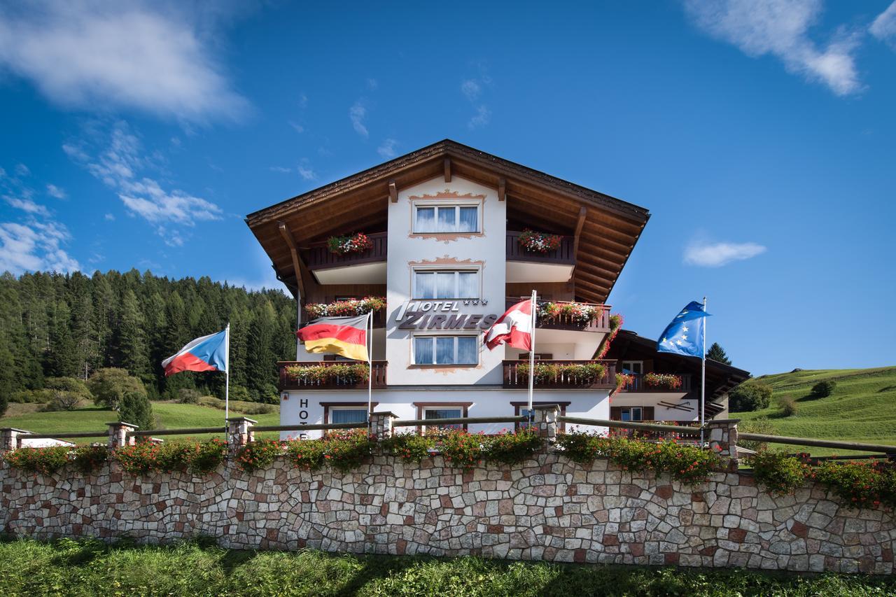 Hotel Zirmes Moena Kültér fotó